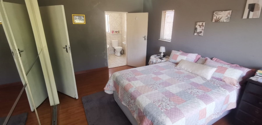 5 Bedroom Property for Sale in Brackendowns Gauteng