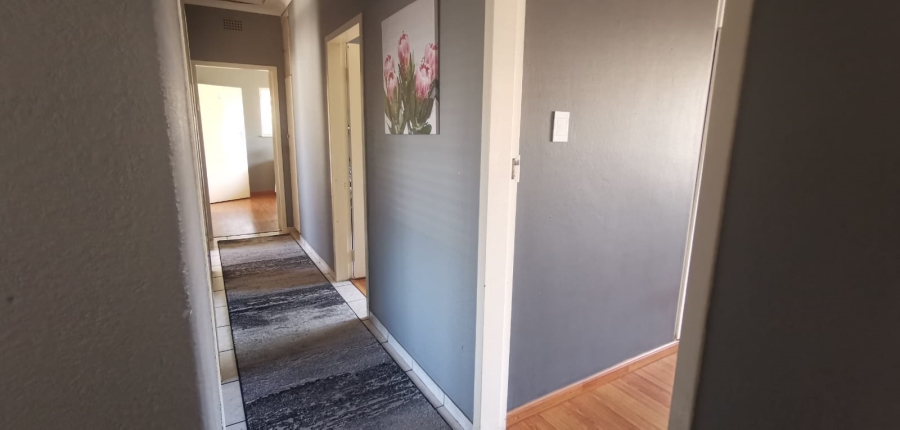 5 Bedroom Property for Sale in Brackendowns Gauteng