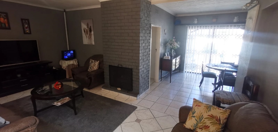 5 Bedroom Property for Sale in Brackendowns Gauteng