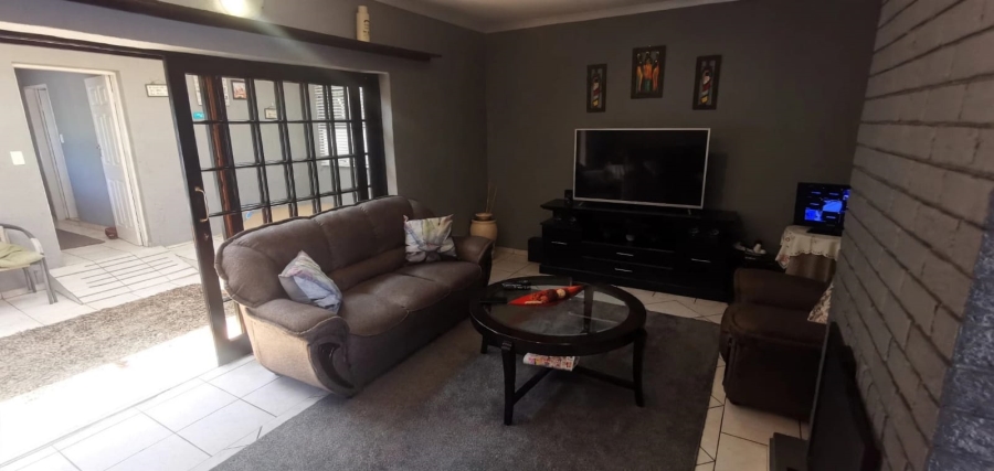 5 Bedroom Property for Sale in Brackendowns Gauteng