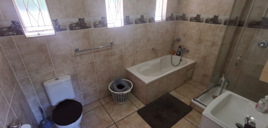 5 Bedroom Property for Sale in Brackendowns Gauteng