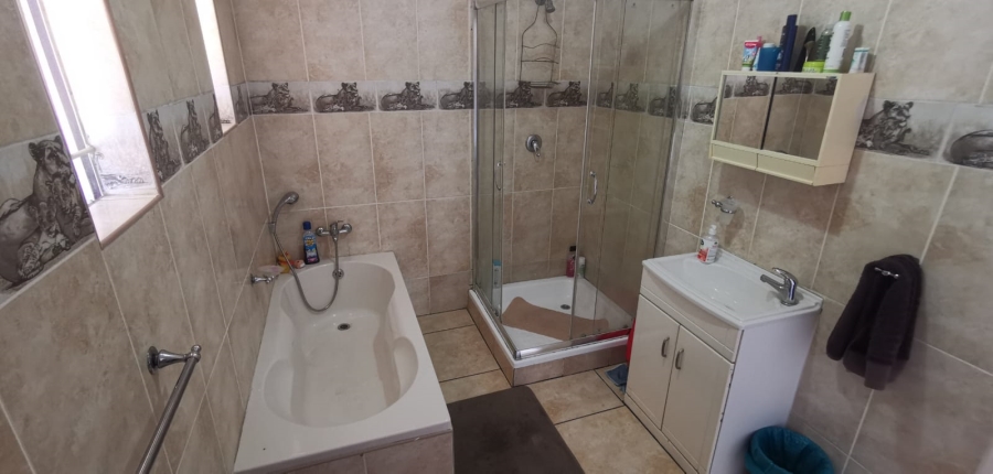 5 Bedroom Property for Sale in Brackendowns Gauteng