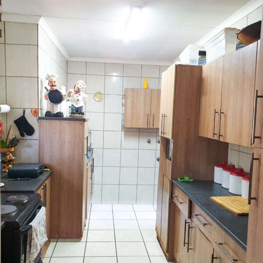 4 Bedroom Property for Sale in Dorandia Gauteng