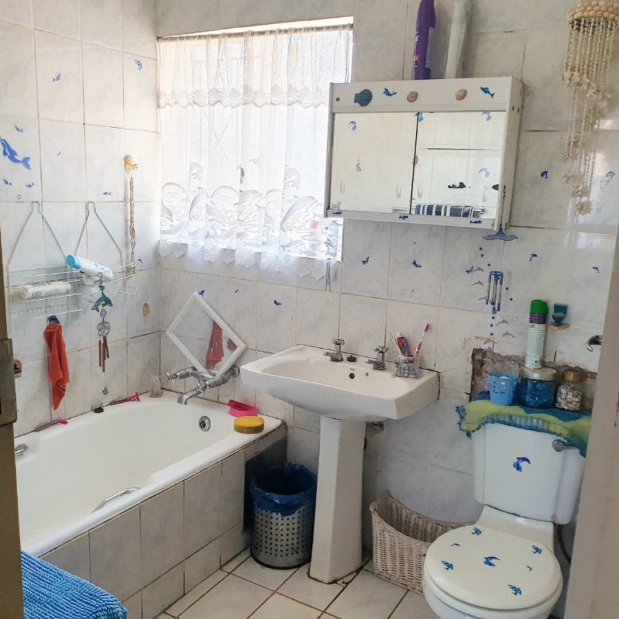 4 Bedroom Property for Sale in Dorandia Gauteng