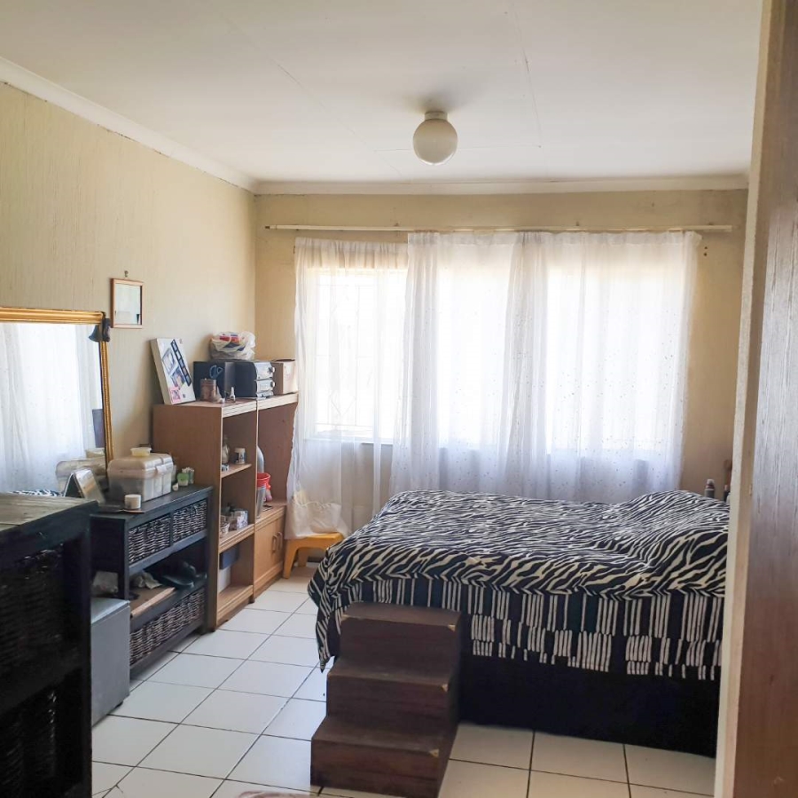 4 Bedroom Property for Sale in Dorandia Gauteng