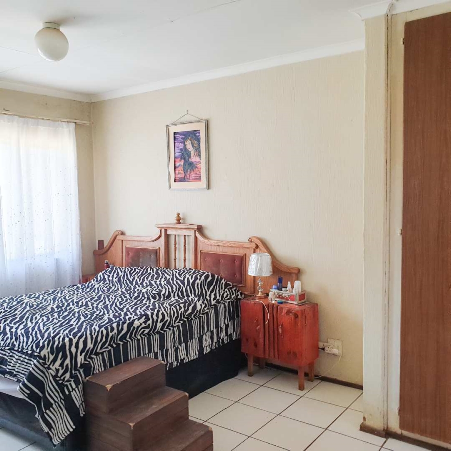 4 Bedroom Property for Sale in Dorandia Gauteng