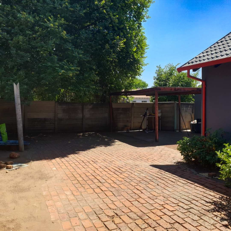 4 Bedroom Property for Sale in Dorandia Gauteng