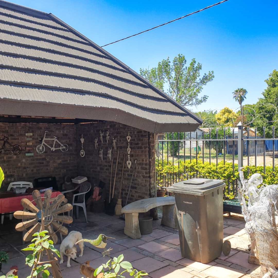 4 Bedroom Property for Sale in Dorandia Gauteng