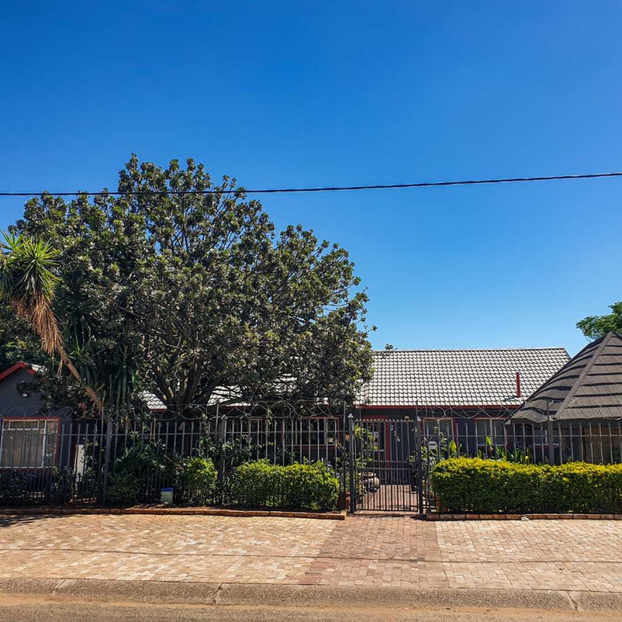 4 Bedroom Property for Sale in Dorandia Gauteng
