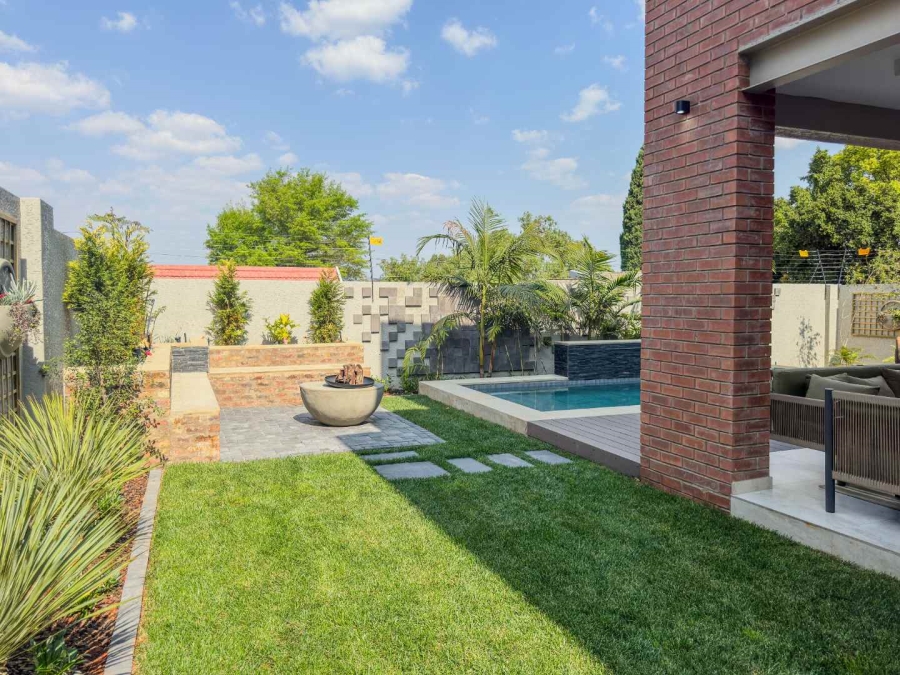 To Let 4 Bedroom Property for Rent in Bryanston Gauteng