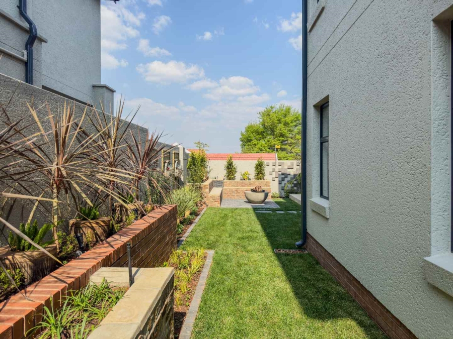 To Let 4 Bedroom Property for Rent in Bryanston Gauteng