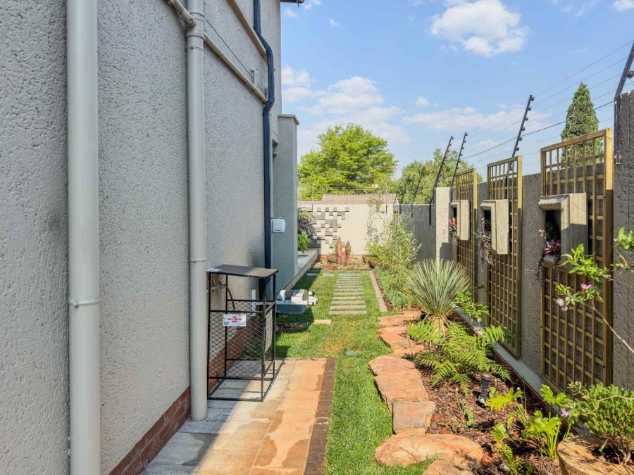 To Let 4 Bedroom Property for Rent in Bryanston Gauteng