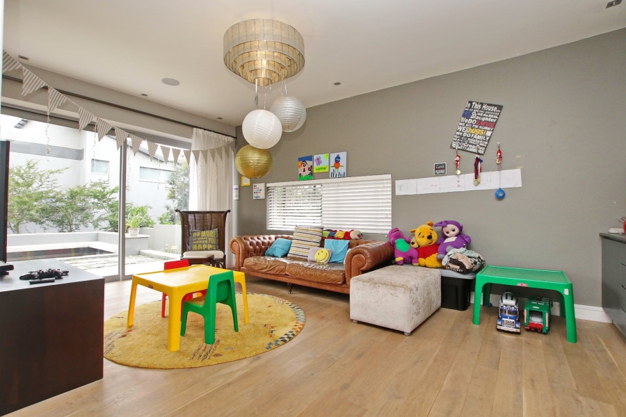 5 Bedroom Property for Sale in Waterfall Country Estate Gauteng