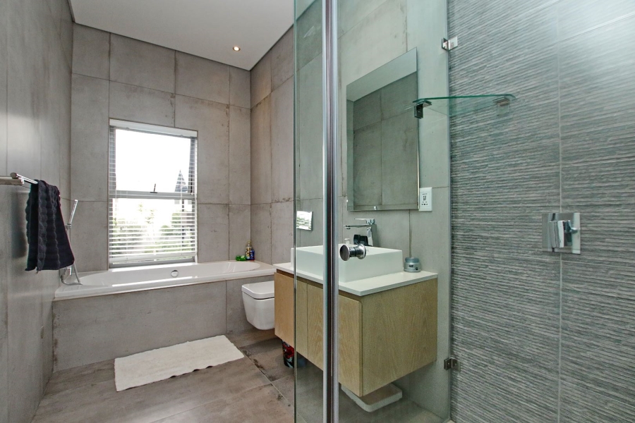 5 Bedroom Property for Sale in Waterfall Country Estate Gauteng