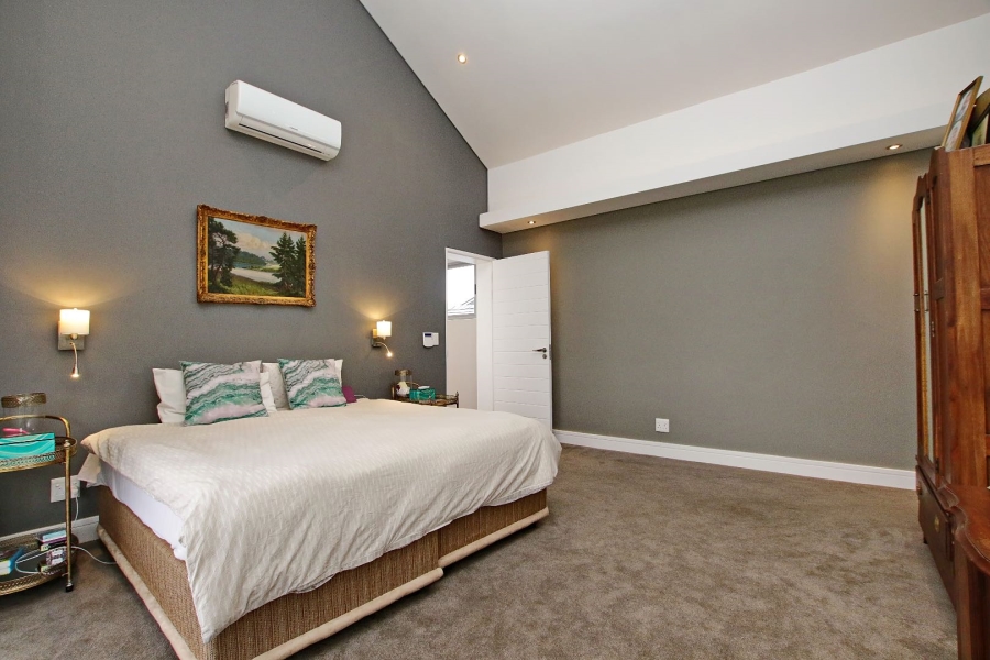 5 Bedroom Property for Sale in Waterfall Country Estate Gauteng