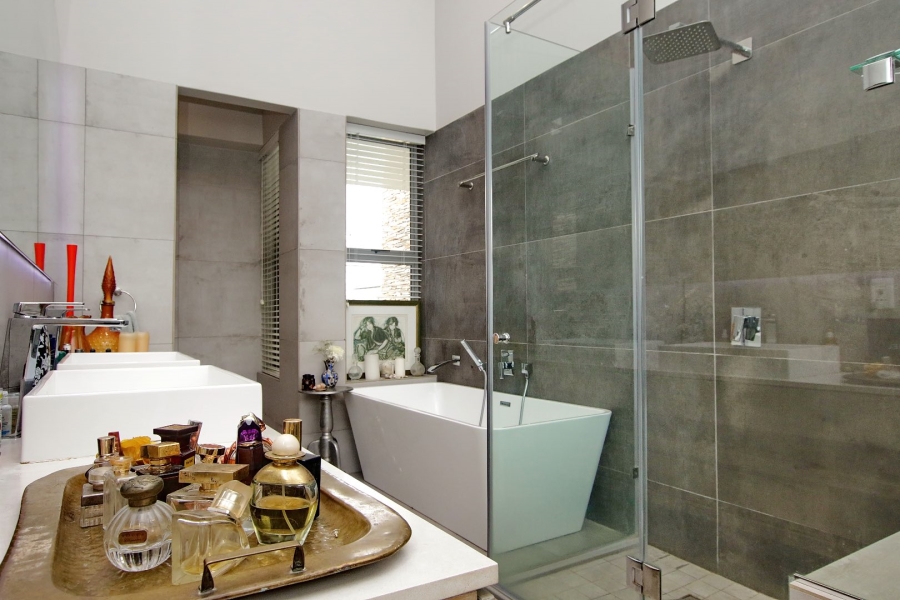 5 Bedroom Property for Sale in Waterfall Country Estate Gauteng