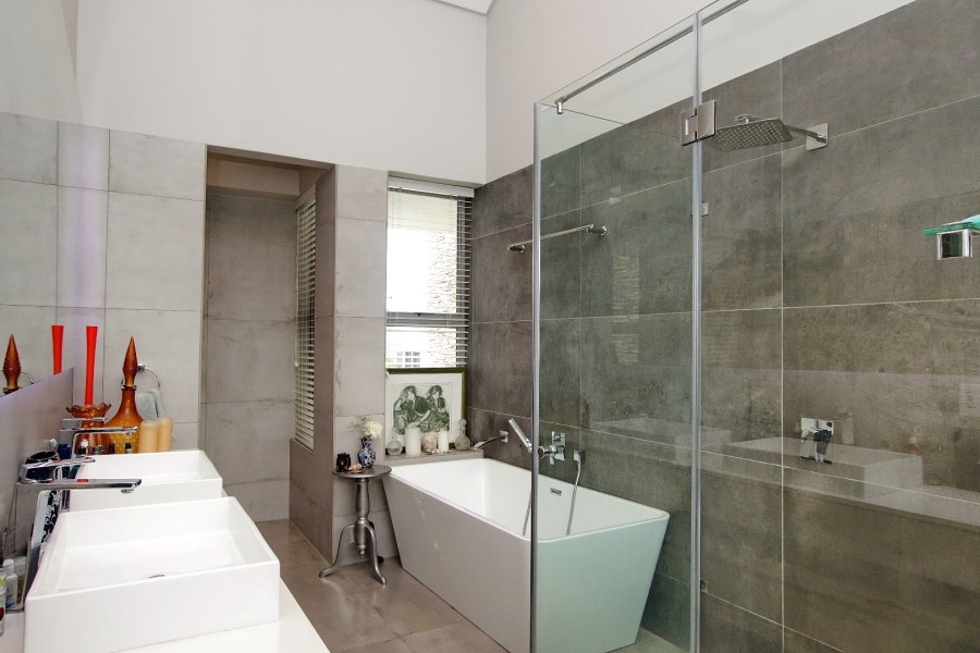 5 Bedroom Property for Sale in Waterfall Country Estate Gauteng