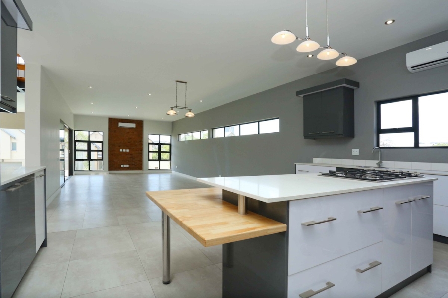 4 Bedroom Property for Sale in Waterfall Country Estate Gauteng