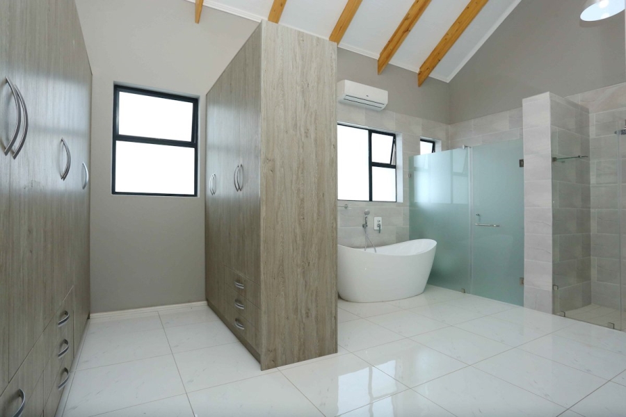 4 Bedroom Property for Sale in Waterfall Country Estate Gauteng