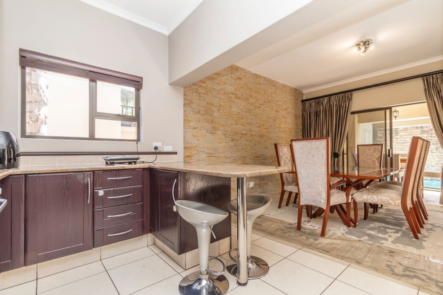 4 Bedroom Property for Sale in Carlswald Gauteng