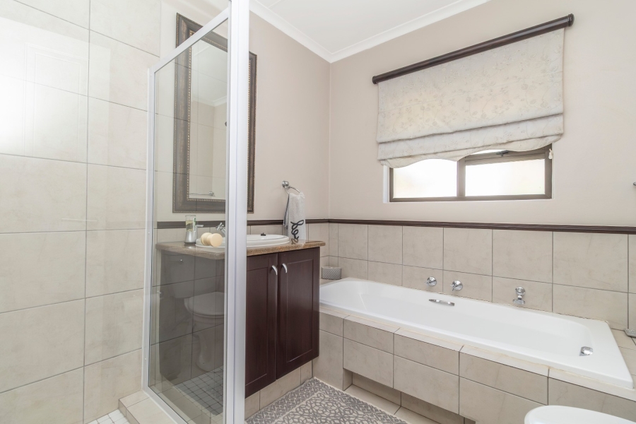 4 Bedroom Property for Sale in Carlswald Gauteng