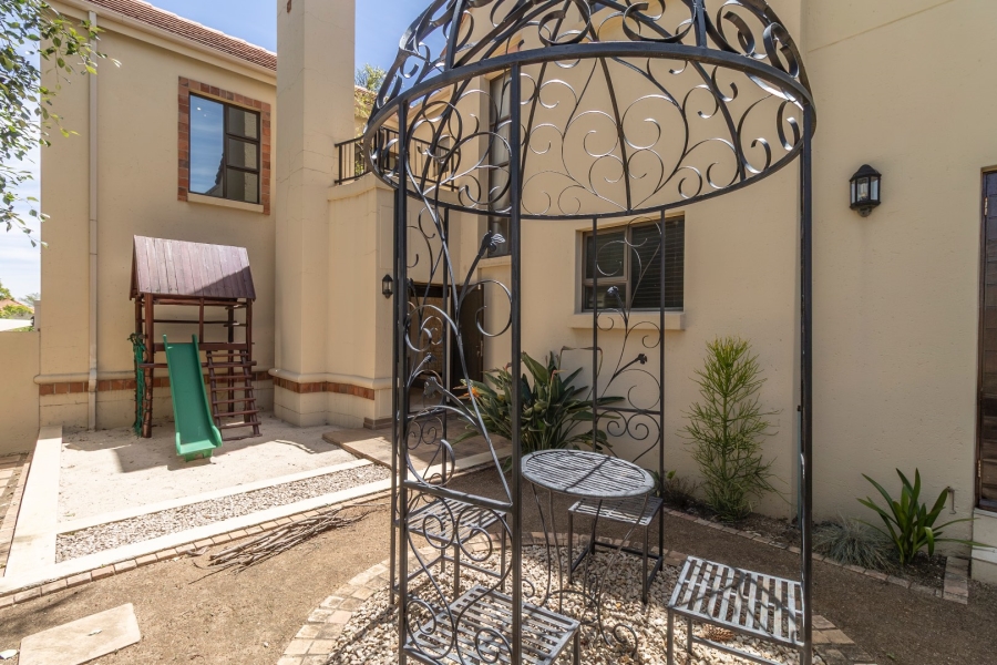 4 Bedroom Property for Sale in Carlswald Gauteng