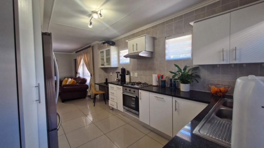 3 Bedroom Property for Sale in Kosmosdal Gauteng