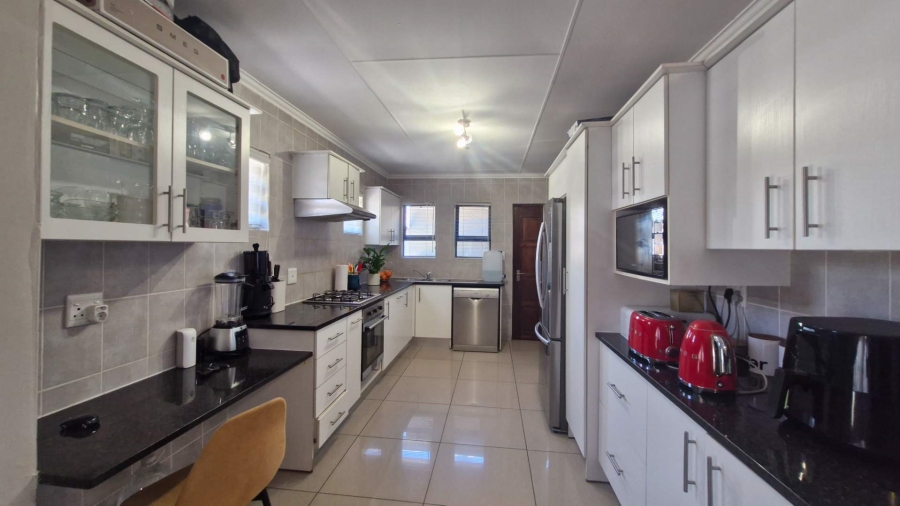 3 Bedroom Property for Sale in Kosmosdal Gauteng