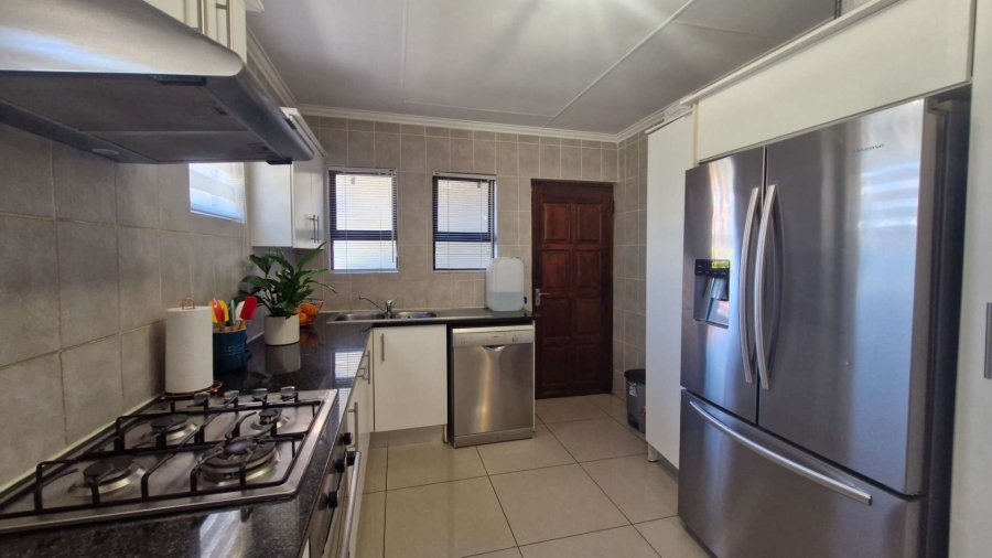 3 Bedroom Property for Sale in Kosmosdal Gauteng