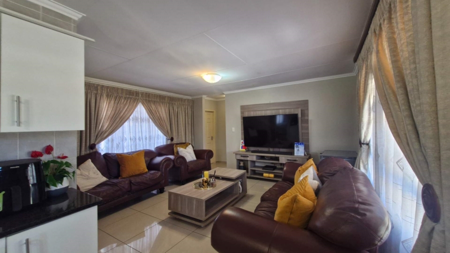 3 Bedroom Property for Sale in Kosmosdal Gauteng