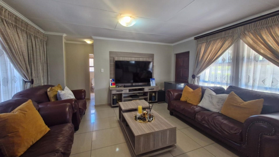 3 Bedroom Property for Sale in Kosmosdal Gauteng