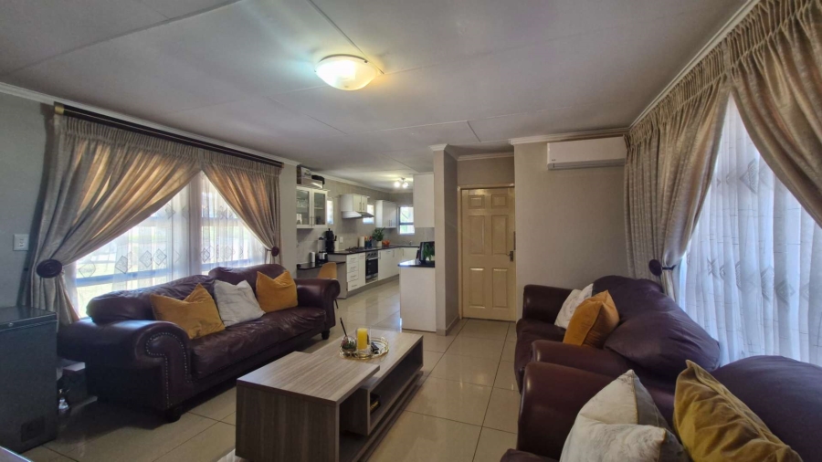 3 Bedroom Property for Sale in Kosmosdal Gauteng