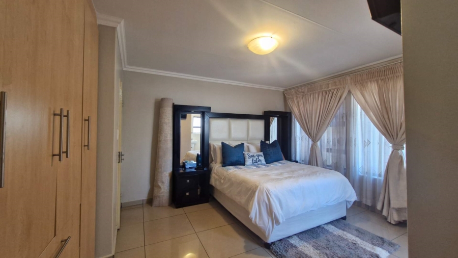 3 Bedroom Property for Sale in Kosmosdal Gauteng