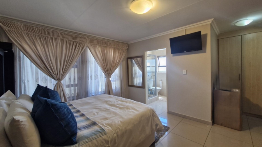 3 Bedroom Property for Sale in Kosmosdal Gauteng