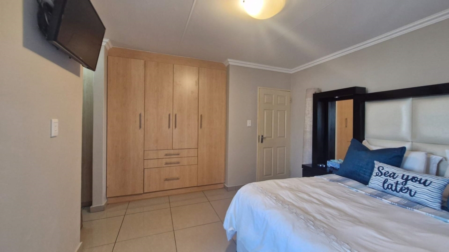 3 Bedroom Property for Sale in Kosmosdal Gauteng