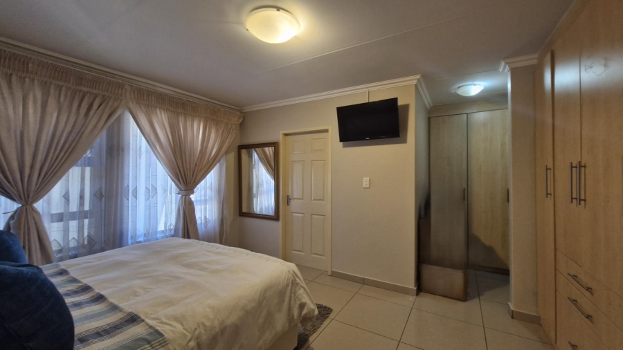 3 Bedroom Property for Sale in Kosmosdal Gauteng