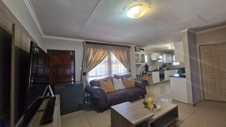 3 Bedroom Property for Sale in Kosmosdal Gauteng