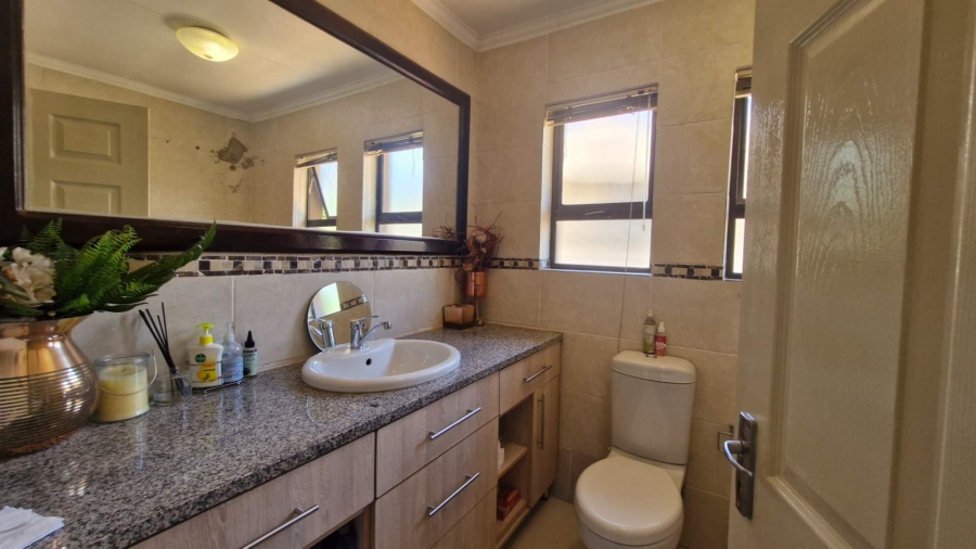 3 Bedroom Property for Sale in Kosmosdal Gauteng