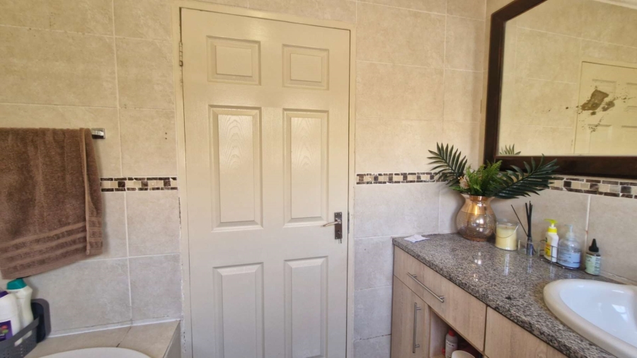 3 Bedroom Property for Sale in Kosmosdal Gauteng