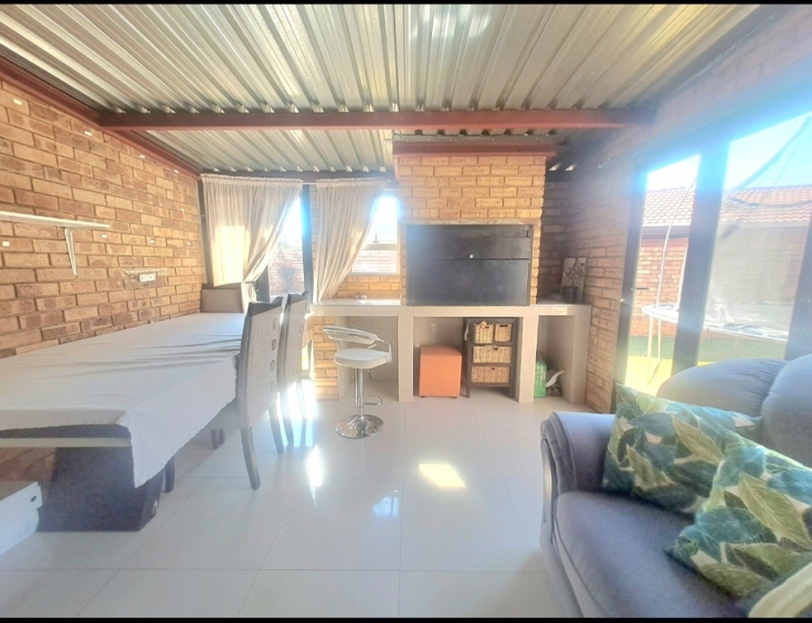 3 Bedroom Property for Sale in Meyerspark Gauteng