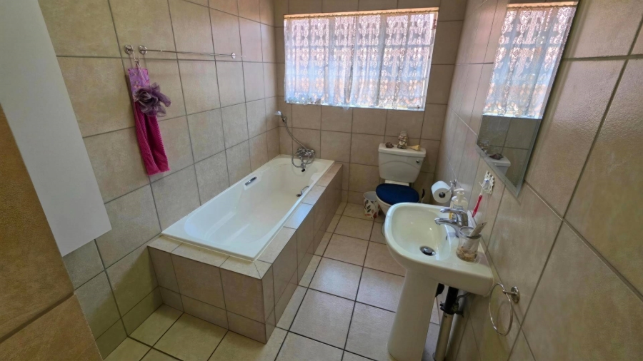 To Let 3 Bedroom Property for Rent in Garsfontein Gauteng