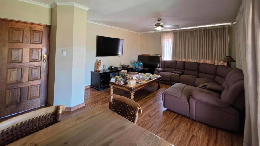 To Let 3 Bedroom Property for Rent in Garsfontein Gauteng
