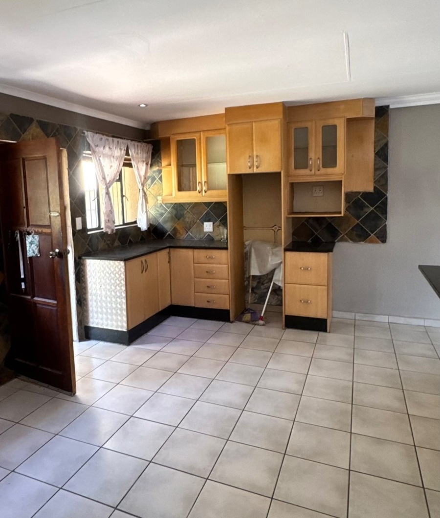 4 Bedroom Property for Sale in Vorna Valley Gauteng