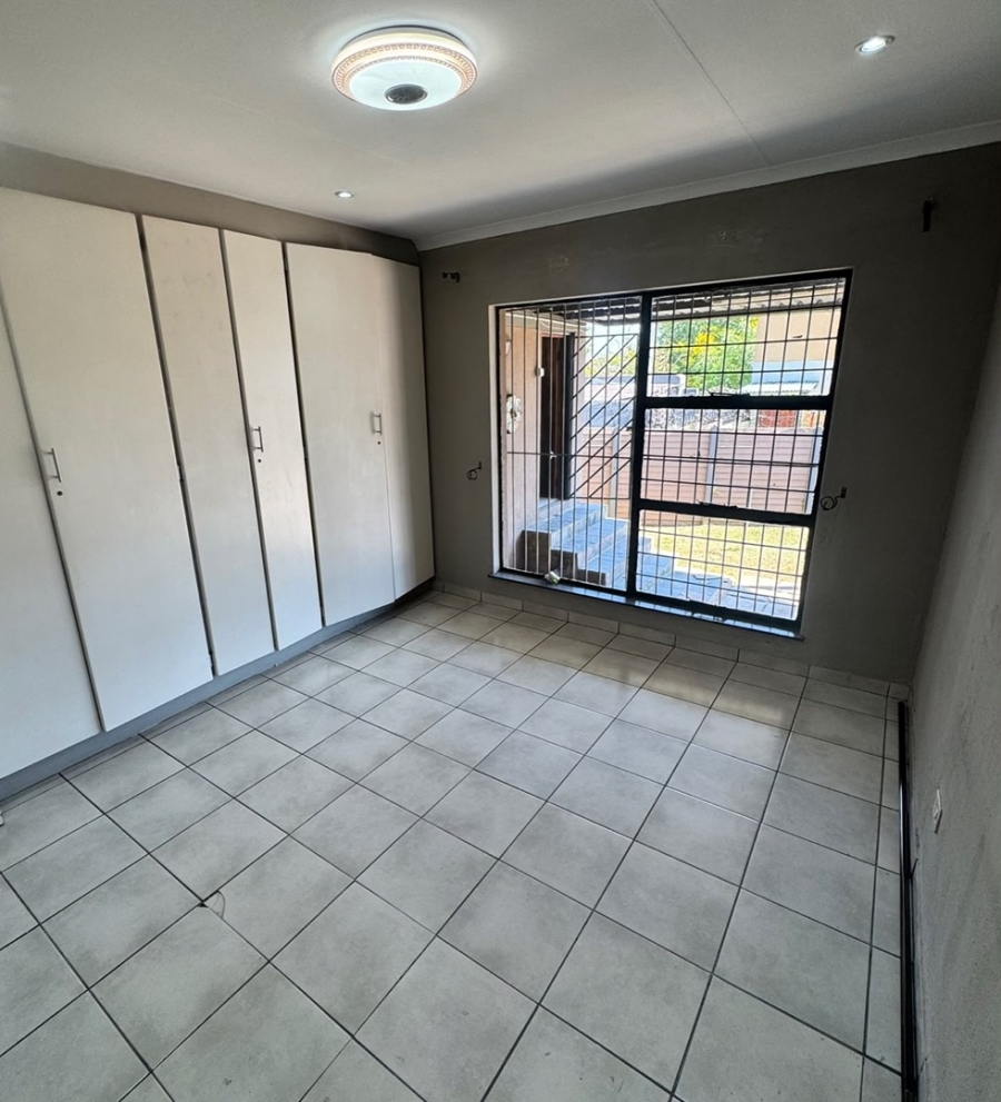 4 Bedroom Property for Sale in Vorna Valley Gauteng