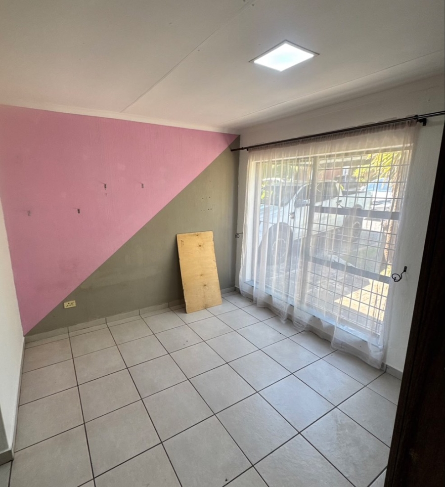4 Bedroom Property for Sale in Vorna Valley Gauteng