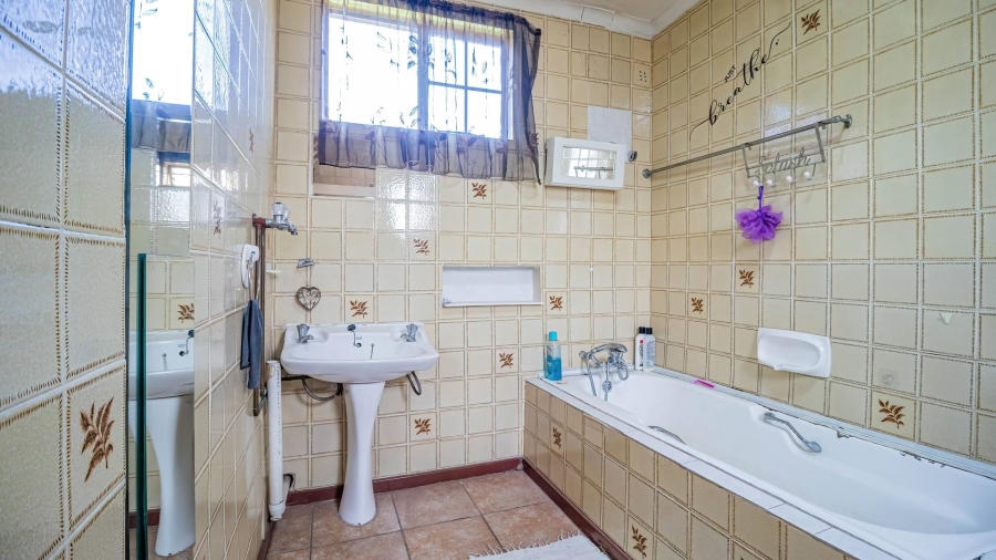 3 Bedroom Property for Sale in Tulisa Park Gauteng
