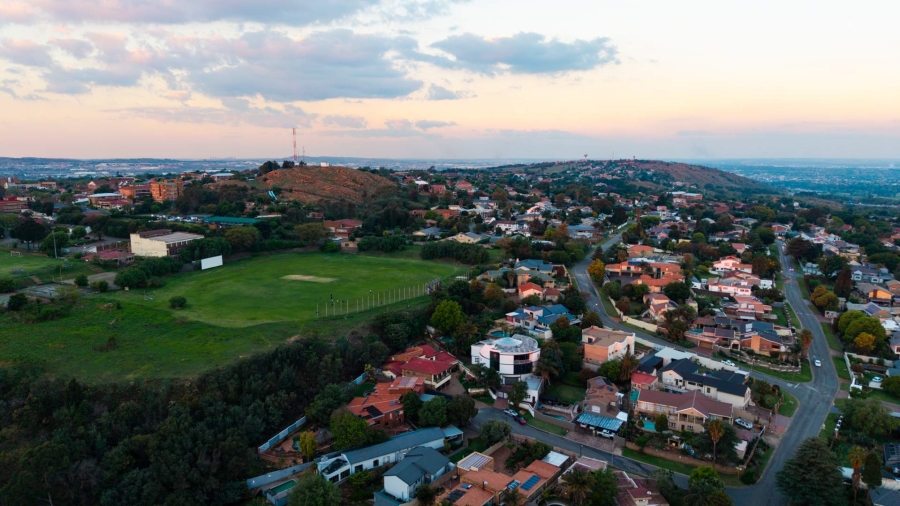 5 Bedroom Property for Sale in Oakdene Gauteng