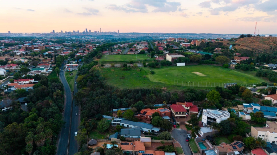 5 Bedroom Property for Sale in Oakdene Gauteng