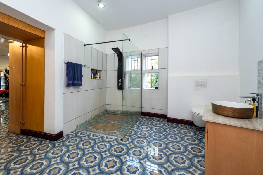 5 Bedroom Property for Sale in Oakdene Gauteng