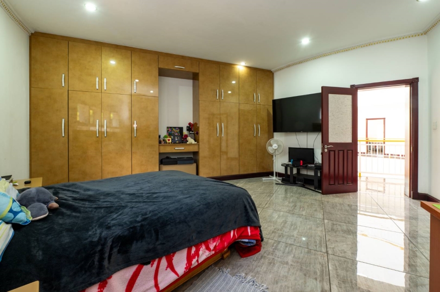 5 Bedroom Property for Sale in Oakdene Gauteng